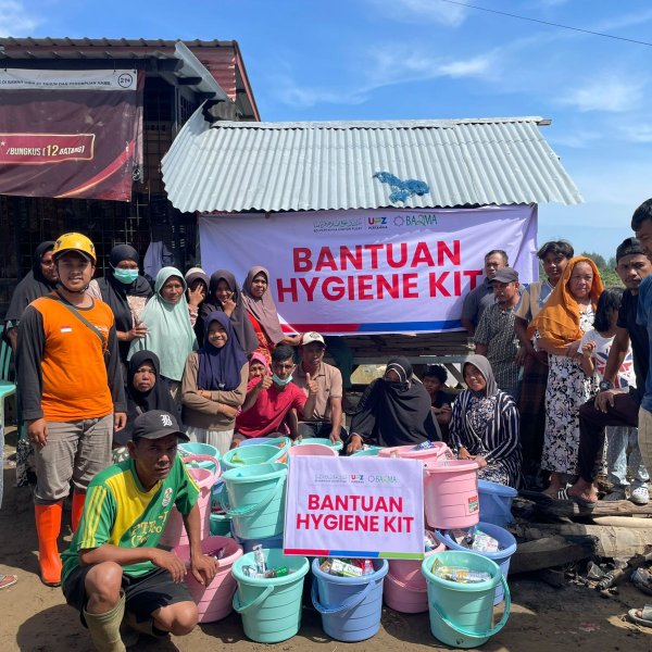 Bazma bersama Rumah Zakat menyalurkan paket hygiene kit kepada warga terdampak banjir di Pidie Jaya