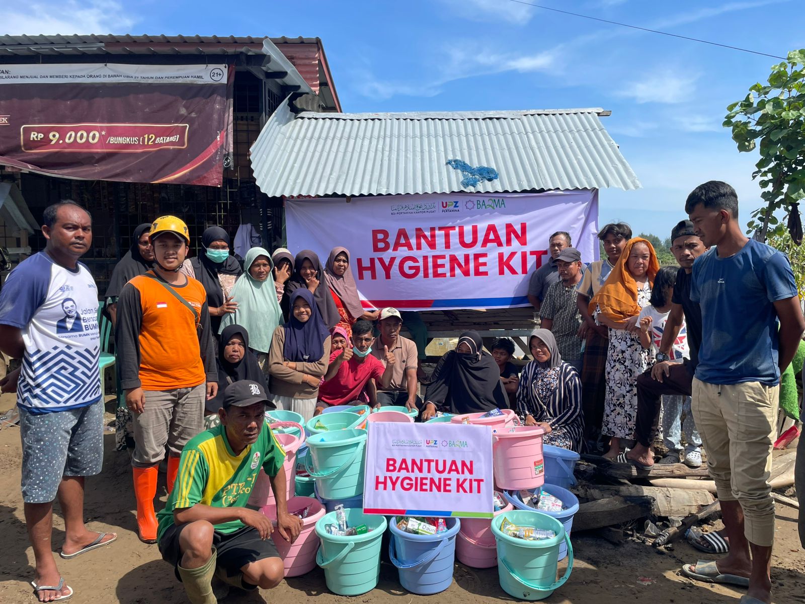 Bazma bersama Rumah Zakat menyalurkan paket hygiene kit kepada warga terdampak banjir di Pidie Jaya