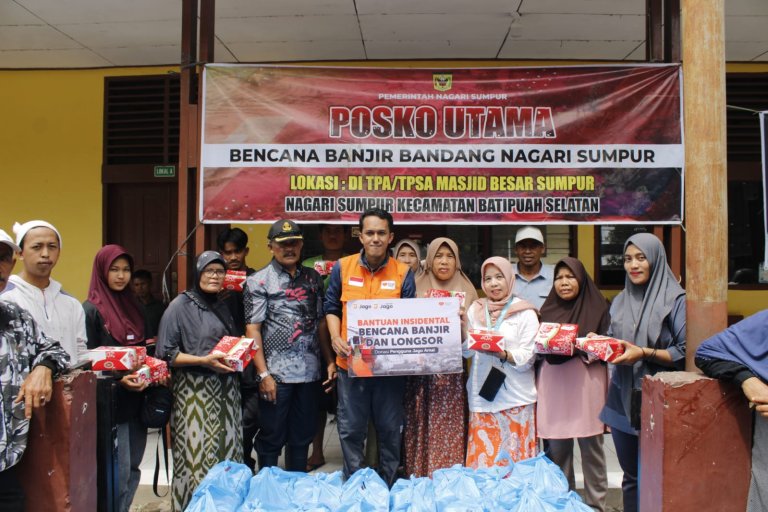 Bantuan Banjir Singgalang: Bank Jago dan Rumah Zakat Salurkan 600 Porsi Makanan Siap Saji