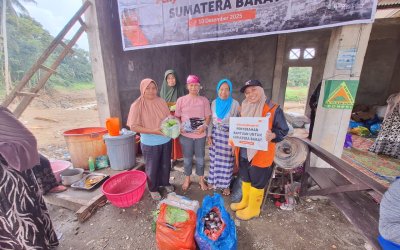 Klamby Melalui Rumah Zakat Dukung Dapur Umum Untuk Penyintas Banjir Palembayan