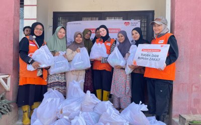 Banjir Bandang Aceh, Tugba Bersama Rumah Zakat Salurkan Bantuan untuk Warga Desa Kubu