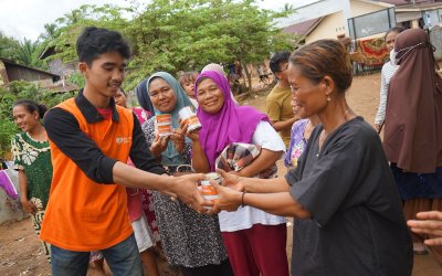 Rumah Zakat Salurkan 400 Paket Superqurban untuk Warga Terdampak Banjir di Lopian