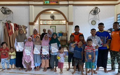 Rumah Zakat Salurkan 10 Paket Al-Qur’an di Gampong Keude Tanjong, Bireuen