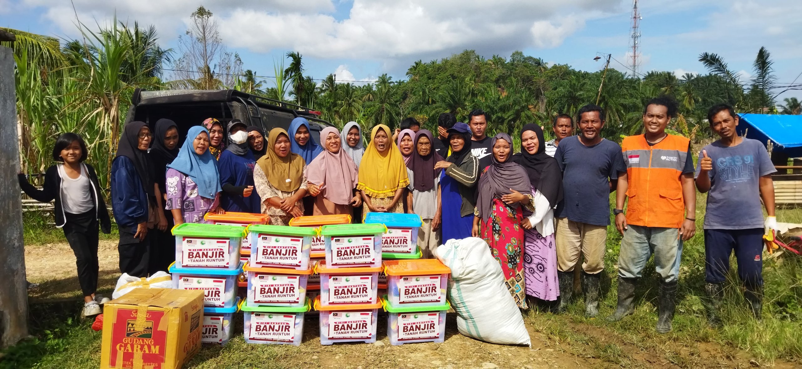 Penyeluran bantuan banjir Sumatra