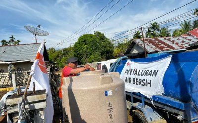 Rumah Zakat Salurkan 100.000 Liter Air Bersih untuk Warga Pidie Jaya Aceh