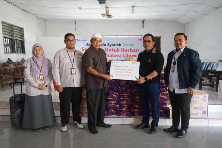 PT Penjaminan Jamkrindo Syariah Salurkan Zakat Perusahaan Senilai Rp500 Juta untuk KorbanBanjir di Sumatera