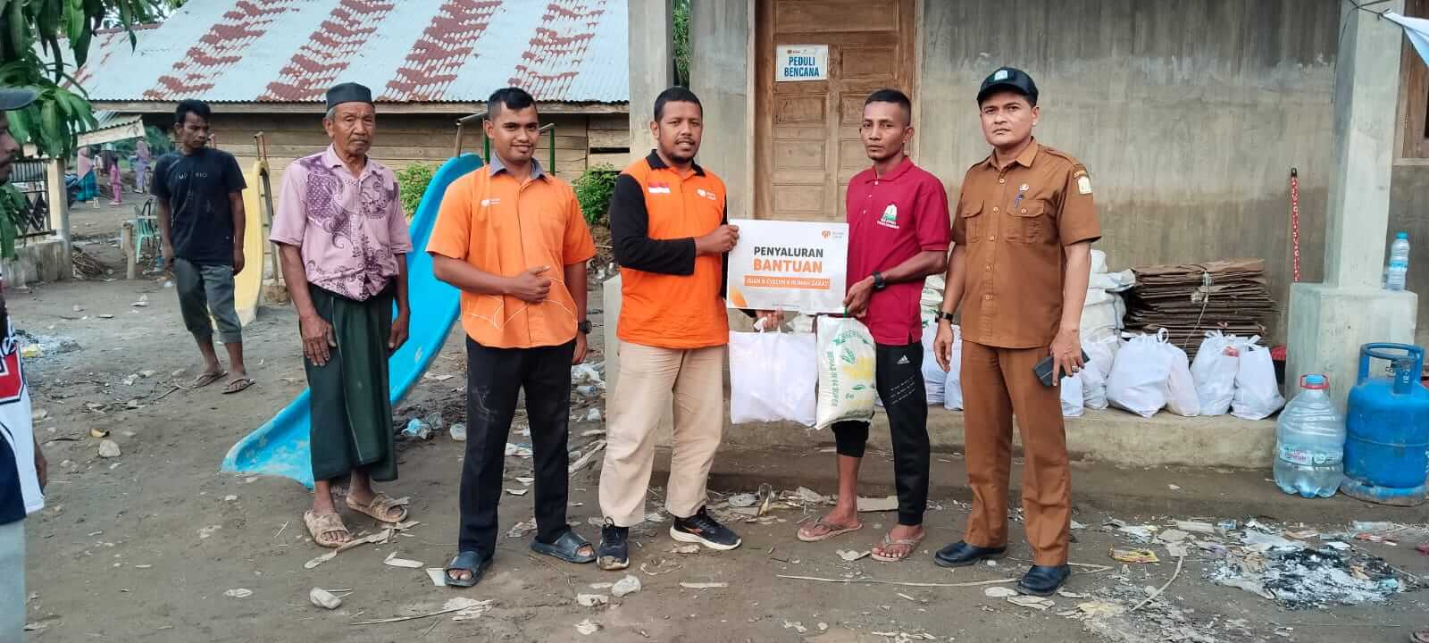 bantuan sembako korban banjir Aceh Timur oleh Rumah Zakat