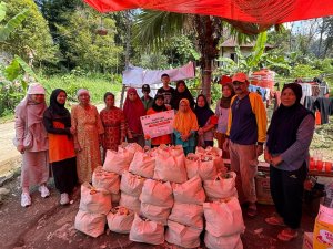 Penyaluran paket sembako banjir Ujung Jorong Bancah oleh Rumah Zakat
