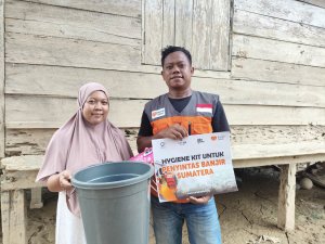 bantuan hygiene kit pasca banjir Aceh Tamiang