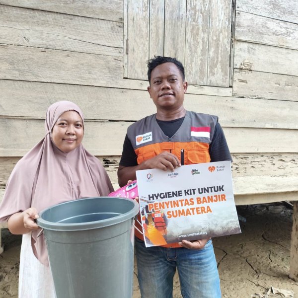 bantuan hygiene kit pasca banjir Aceh Tamiang