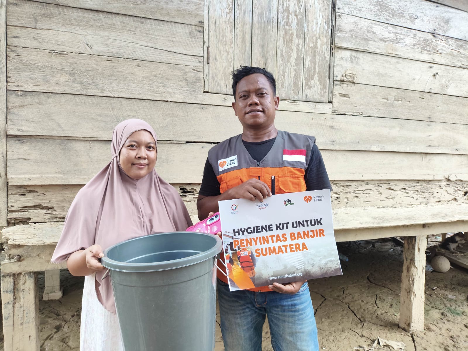 bantuan hygiene kit pasca banjir Aceh Tamiang