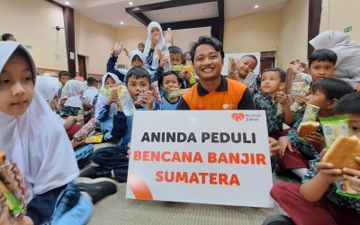 PMT Anak Terdampak Banjir Kota Padang oleh Aninda dan Rumah Zakat