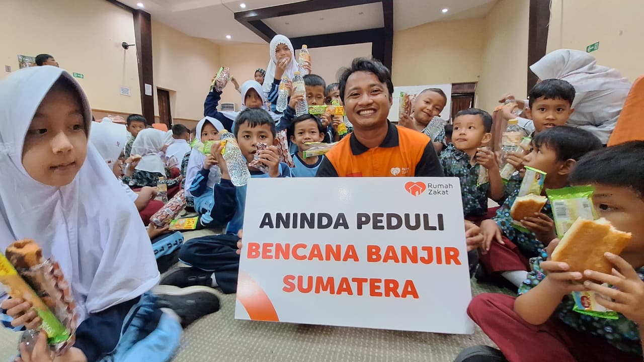 PMT anak terdampak banjir Kota Padang oleh Aninda dan Rumah Zakat