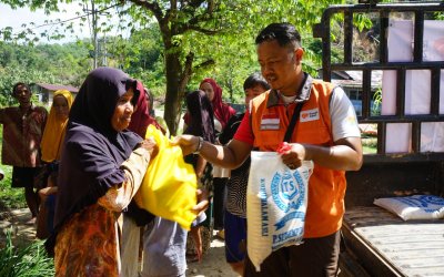 Sharing Happiness Bersama Rumah Zakat Salurkan 121 Paket Sembako untuk Warga Terdampak di Tapanuli Tengah