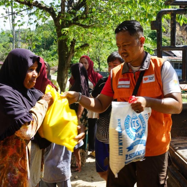 Sharing Happiness Bersama Rumah Zakat Salurkan 121&hellip;