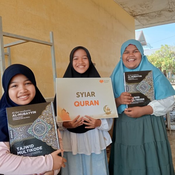 Program Syi’ar Qur’an Rumah Zakat salurkan mushaf Al-Qur’an untuk siswa SDIT Darul Mukhlisin Aceh Tamiang