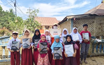 Program Syi’ar Qur’an Rumah Zakat Distribusikan 100 Mushaf Al-Qur’an di Aceh Tamiang