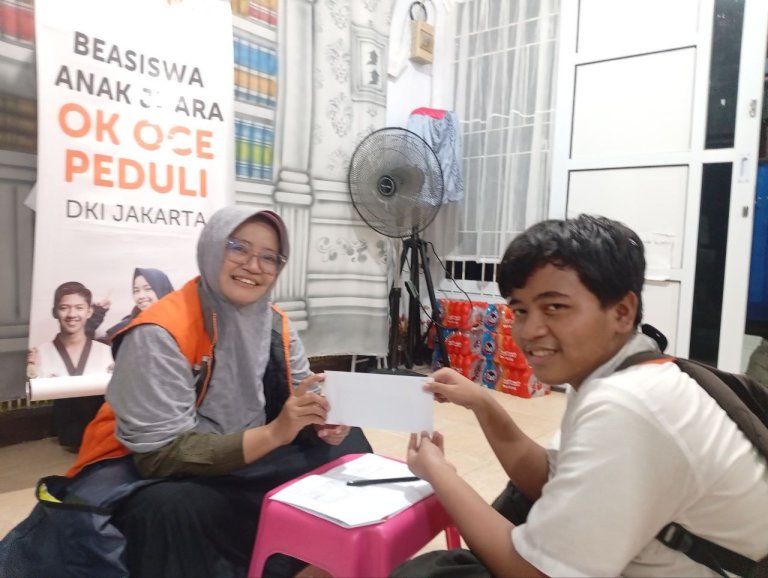 Penyaluran dan Pembinaan Beasiswa OK OCE Peduli Bersama Rumah Zakat