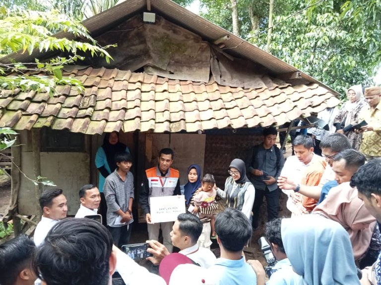 Cegah Stunting di Cilegon, Mendukbangga Wihaji Bersama Rumah Zakat Bantu Perbaiki Dua RTLH dan Edukasi MBG