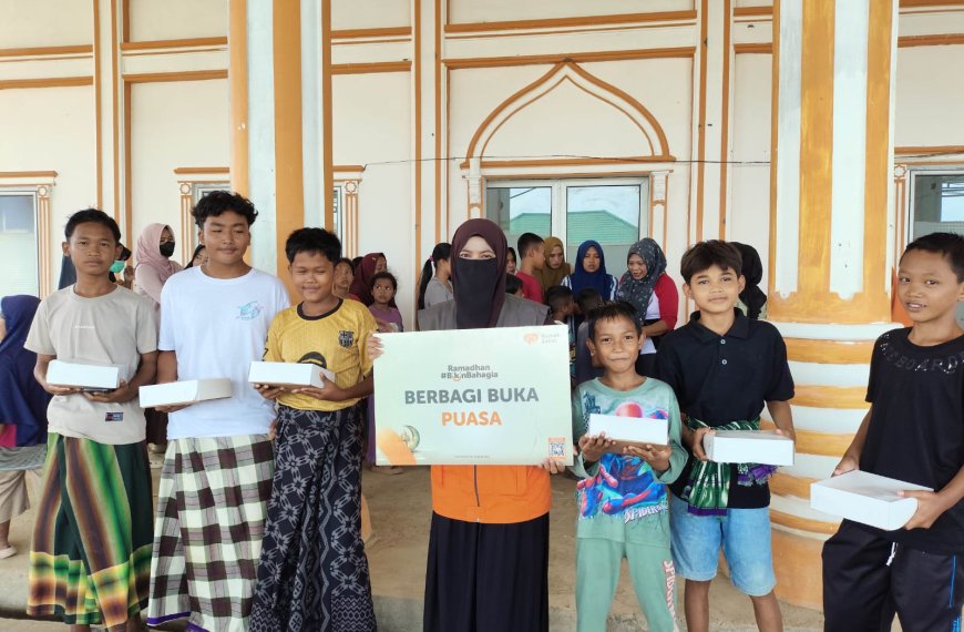 Berbuka Puasa Aceh Tamiang dari Rumah Zakat menyalurkan 700 paket untuk warga Desa Alur Manis pada hari ke-6 Ramadhan.