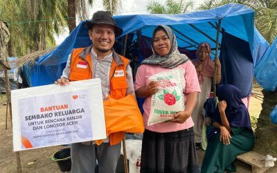 Rumah Zakat Hadirkan Kebahagiaan Lewat Bingkisan Paket Sembako untuk Korban Banjir di Desa Rumoh Rayeuk