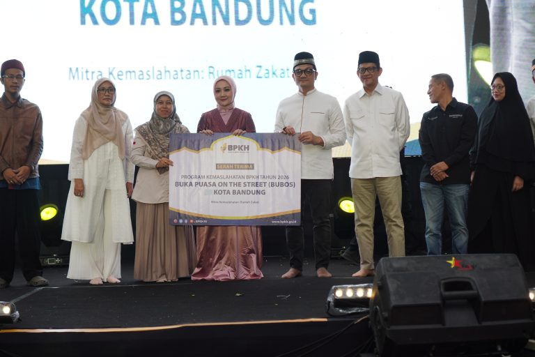 Berbagi di Bulan Ramadhan, BPKH Bersama Rumah Zakat Salurkan 1.000 Paket Buka Puasa di BUBOS Bandung