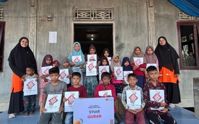 Berbagi Kebahagiaan di Bulan Ramadhan, Rumah Zakat Salurkan 150 Al-Qur’an di Alue Bayeu Utang