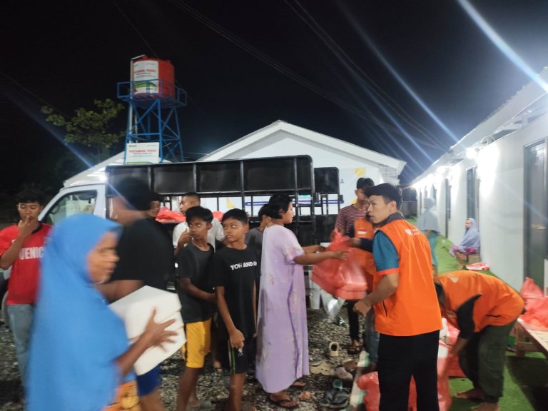 Rumah Zakat Berbagi 550 Paket Sahur Untuk Masyarakat Aceh Tamiang