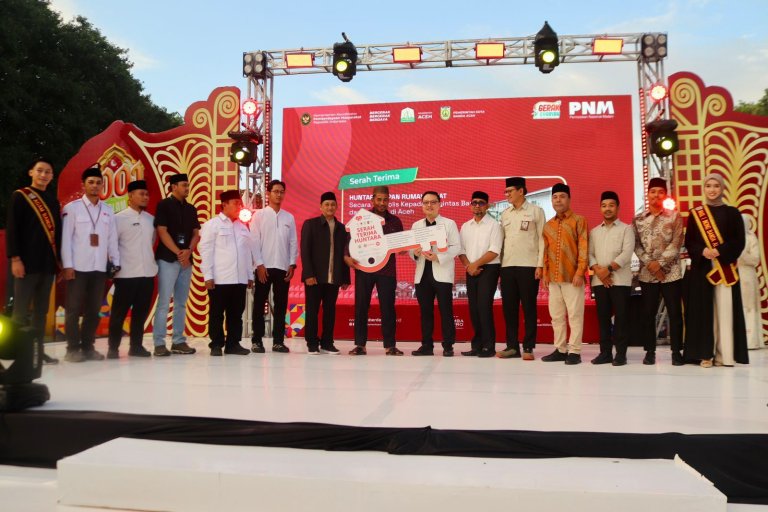 Rumah Zakat Serahkan 103 Huntara Papan Kayu Bersama Kemenko PMK Di Acara Pasar 1001 Malam