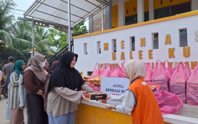 Ramadhan Penuh Makna: Rumah Zakat Salurkan 500 Paket Buka Puasa untuk Penyintas di Bireuen
