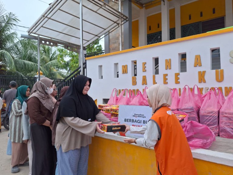 Ramadhan Penuh Makna: Rumah Zakat Salurkan 500 Paket Buka Puasa untuk Penyintas di Bireuen