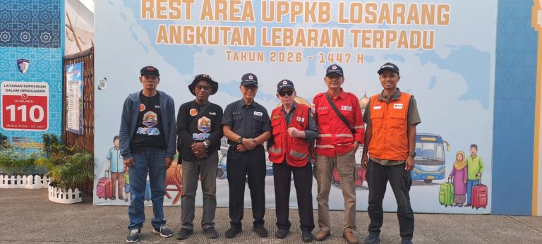 Bantu Pemudik Tetap Prima, Relawan Rumah Zakat Hadirkan Pos Segar dan Hangat di Losarang