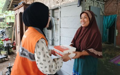 Hangatkan Ramadhan, Rumah Zakat Salurkan 150 Paket Buka Puasa untuk Warga di Langkapura
