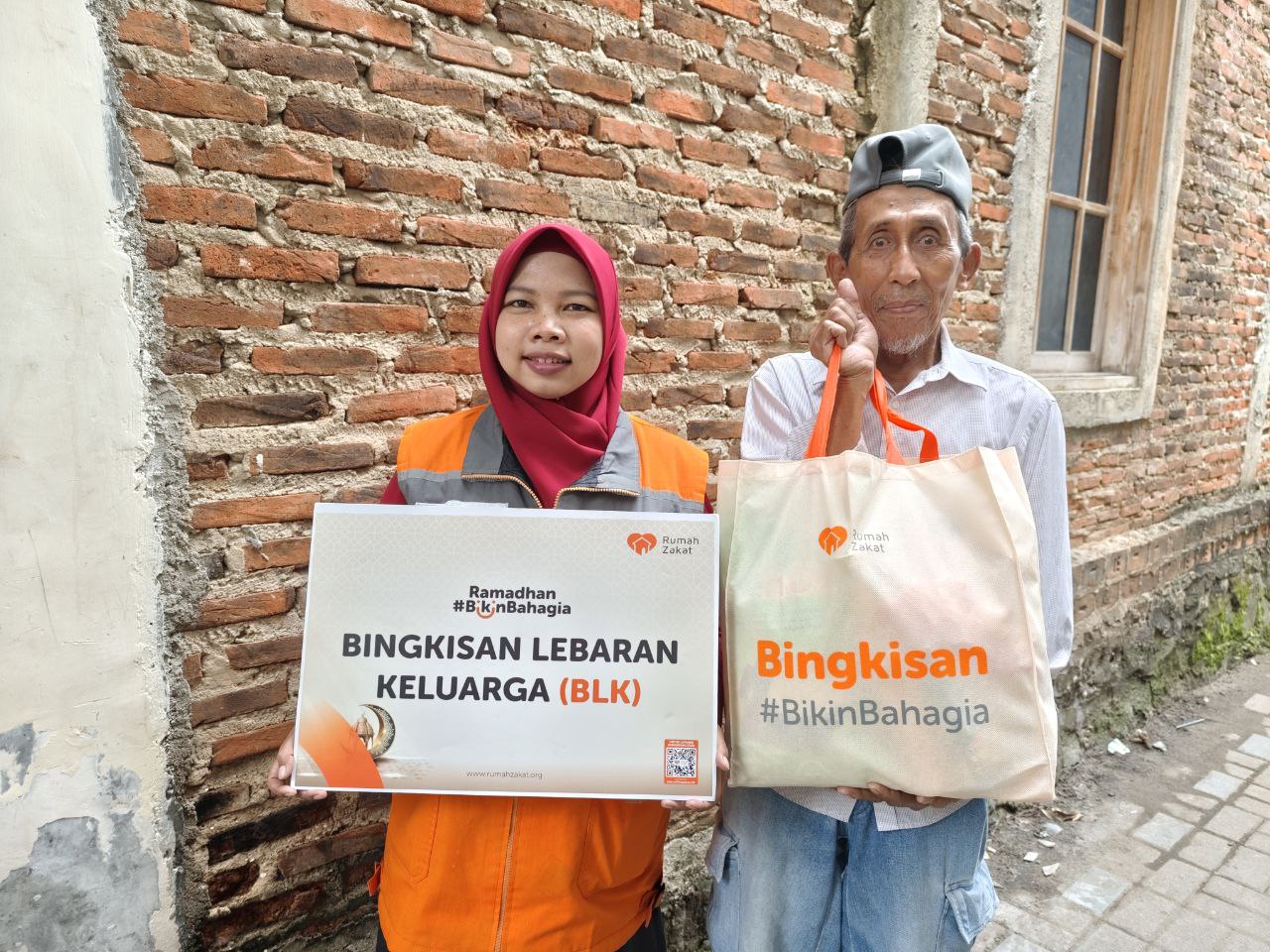 Rumah Zakat Salurkan Bingkisan Lebaran di Teluk Betung Selatan