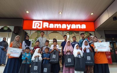 Rumah Zakat Kediri Bahagiakan Anak Dhuafa dengan Baju Lebaran Anak Dhuafa