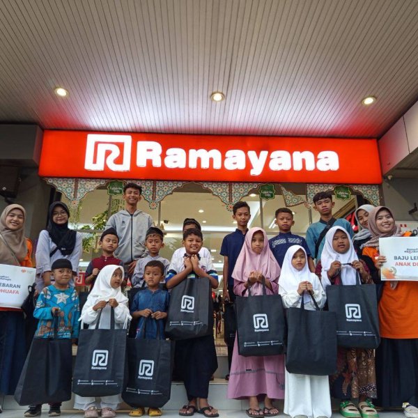 Rumah Zakat Kediri Hadirkan Baju Lebaran Anak Dhuafa