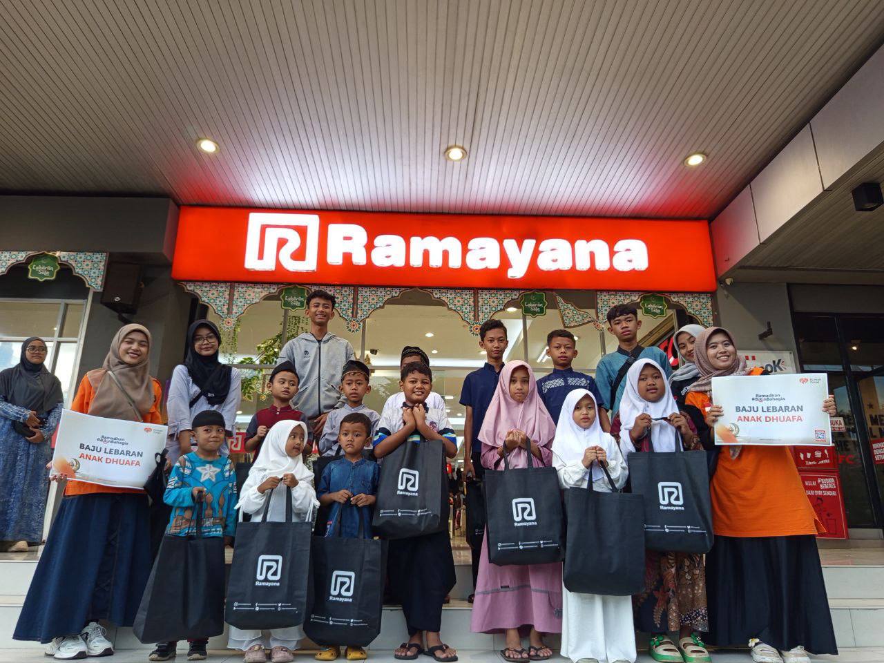 Rumah Zakat Kediri Hadirkan Baju Lebaran Anak Dhuafa
