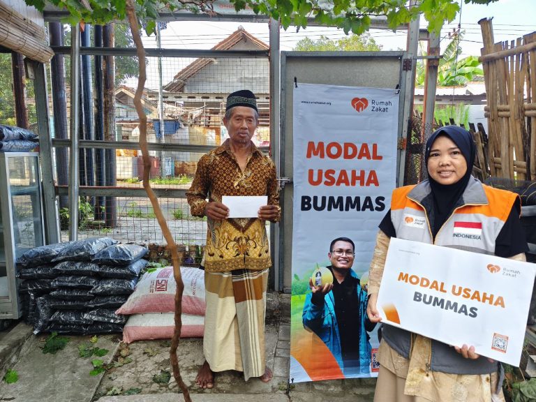 Dorong Usaha Warga, Rumah Zakat Salurkan Bantuan Modal BUMMas di Indramayu