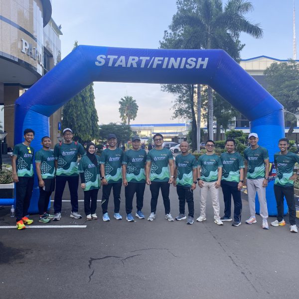 Rumah Zakat bersama DJBC dan BC Runner menghimpun Rp100 juta melalui Ramadhan Run For Humanity untuk pembangunan MCK di Pamekasan.