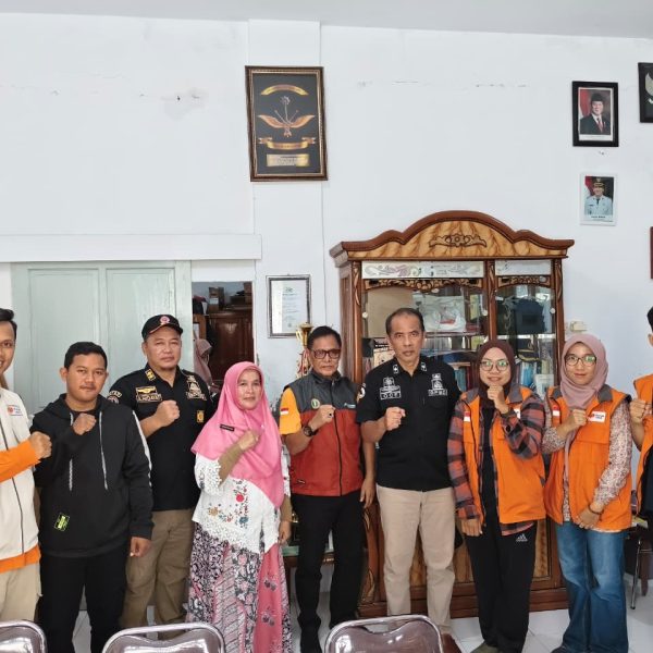 Edukasi kesiapsiagaan bencana digelar Rumah Zakat di SMPN 3 Sindang Indramayu melalui simulasi gempa, kebakaran, dan banjir bagi siswa.