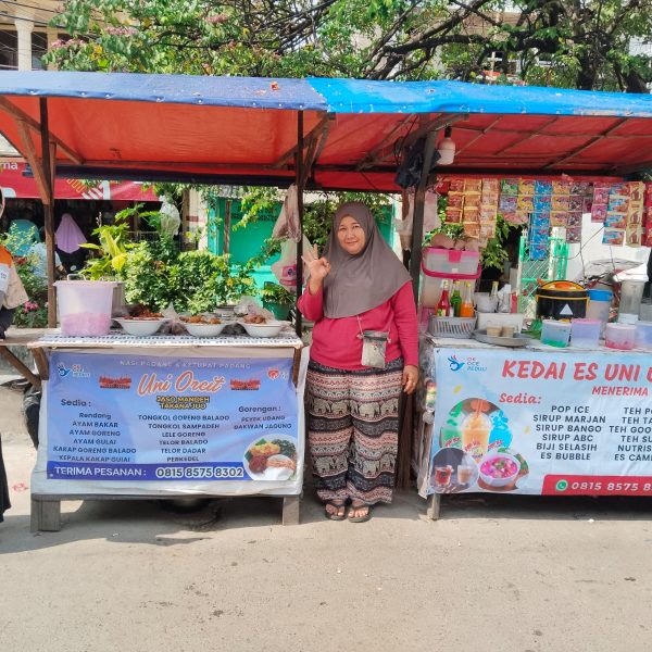 UMKM binaan OK OCE Peduli dimonitor Rumah Zakat di Johar Baru. Program penguatan produk bantu tingkatkan omzet dan kepercayaan konsumen.