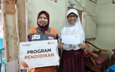 Bantu Siswa Prasejahtera, Rumah Zakat Salurkan Bantuan Pendidikan untuk Tiga Siswa SD di Bandar Lampung