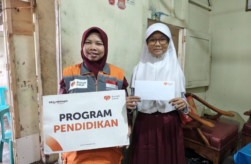 Rumah Zakat salurkan bantuan pendidikan untuk tiga siswa SD di Bandar Lampung guna dukung semangat belajar anak.