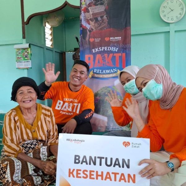 Rumah Zakat hadirkan layanan kesehatan gratis untuk warga pinggir Sungai Landak di Kubu Raya, bantu lansia dhuafa.