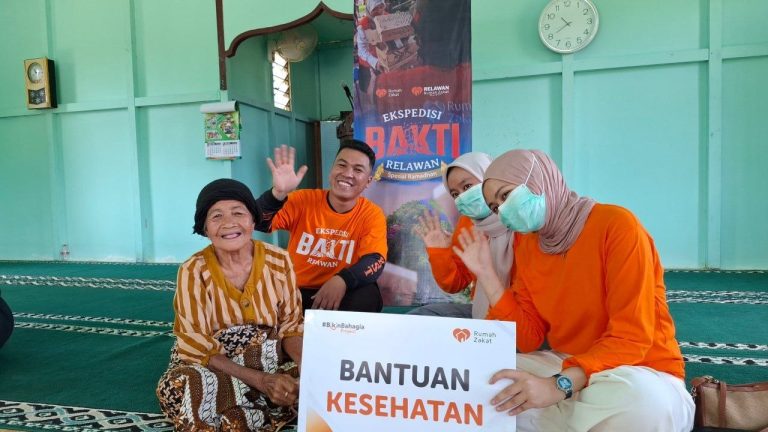 Permudah Akses Kesehatan, Rumah Zakat Hadirkan Layanan Gratis untuk Warga Pinggir Sungai di Kubu Raya
