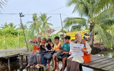 Tumbuhkan Semangat Belajar, Rumah Zakat Salurkan Tas Sekolah untuk Anak Dhuafa di Segedong