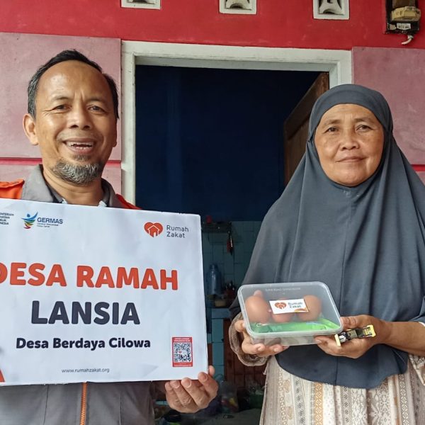 PMT lansia Rumah Zakat Cilowa bantu 30 lansia penuhi gizi dan tingkatkan kesehatan di usia lanjut.