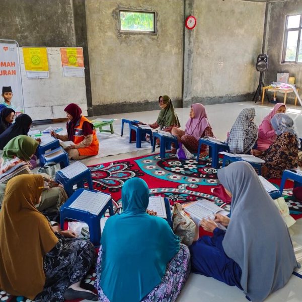 Program Lansia Mengaji Rumah Zakat Cirebon bantu lansia tingkatkan bacaan Al-Qur’an melalui pemetaan belajar.