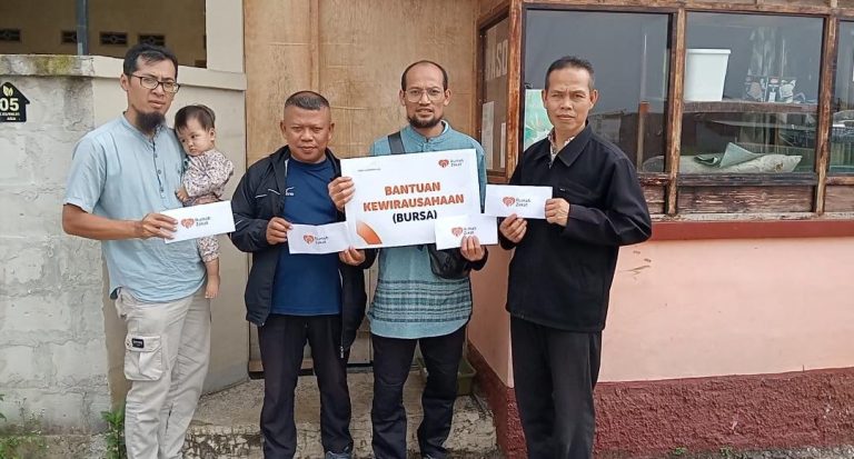 Bantuan Kewirausahaan Rumah Zakat Dorong UMKM Padasuka Bangkit dari Keterbatasan