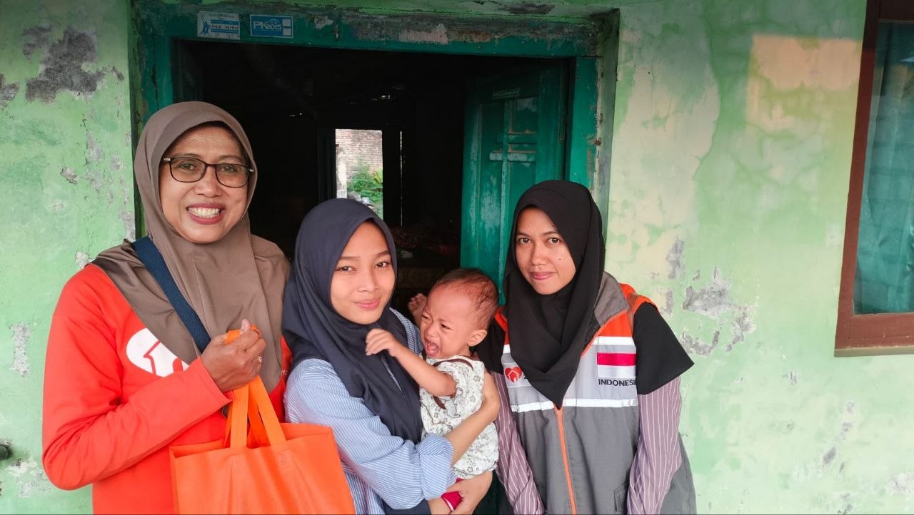 Pendampingan pola asuh Rumah Zakat membantu ibu baduta di Desa Kraton mencegah stunting melalui edukasi gizi, kesehatan, dan pola asuh anak.